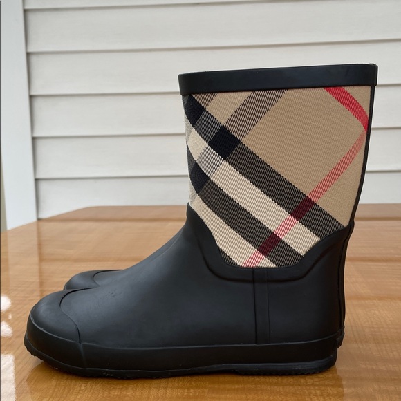 Burberry Kids Vintage Check Neoprene and Rubber Rain Boots Size 3 Kids Unisex - Picture 2 of 10
